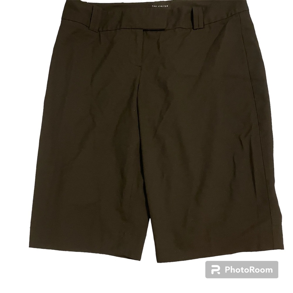 The limited Cassidy fit black shorts